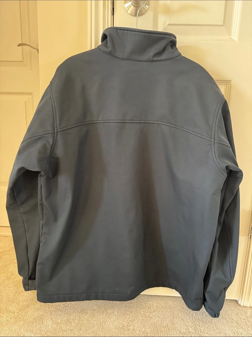 Columbia Men's Black Softshell Jacket with Zip Pockets